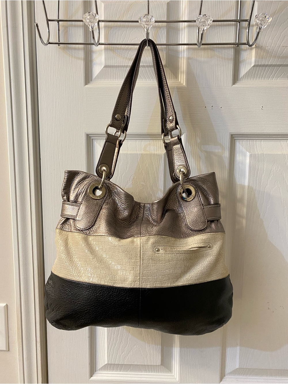 B Makowsky Tri Color Shoulder bag, good condition clean interior Large Size - Picture 9 of 11
